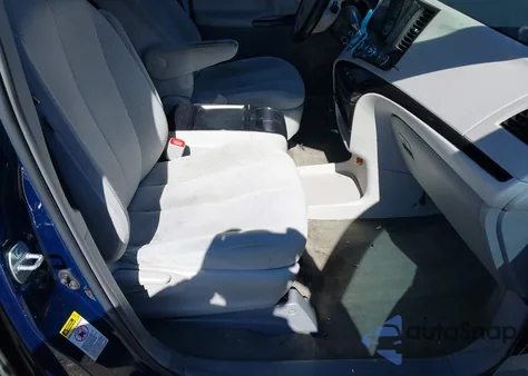 2011 Toyota Sienna Le V6 from USA, damaged, VIN 5TDKK3DC7BS152611